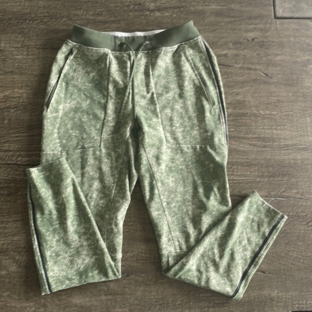 Mens Lululemon green joggers lightweight